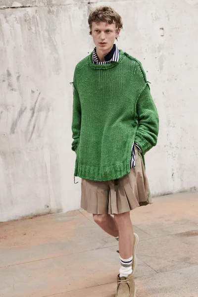 Look 18